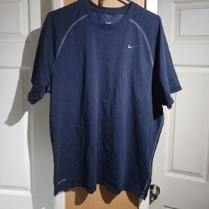 Nike Men's Dri-Fit Navy Short Sleeve Shirt. Size XL
